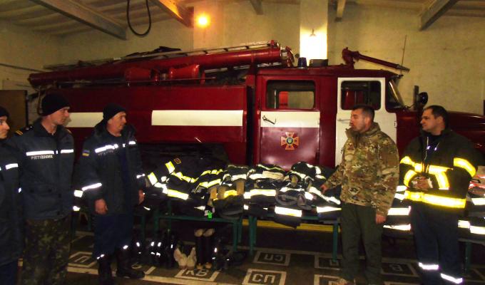 Волонтери передали бойові комплекти Попаснянському міськрайоному відділу Головного управління Державної служби надзвичайних ситуацій Волонтери передали бойові комплекти Попаснянському міськрайоному відділу Головного управління Державної служби надзвичайних ситуацій