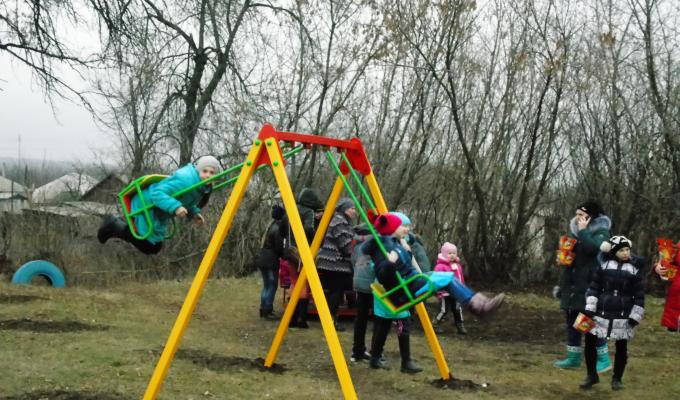 В Комишувасі відкрито дитячий майданчик В Комишувасі відкрито дитячий майданчик