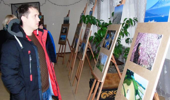 На Попаснянщину приїхала мобільна виставка японської фотографії На Попаснянщину приїхала мобільна виставка японської фотографії