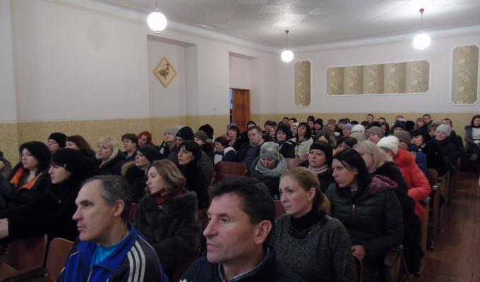 18 січня під головуванням голови райдержадміністрації Сергія Шакуна відбулися загальні батьківські збори у Попаснянській багатопрофільній гімназії №25 з приводу утеплення фасаду будівлі МПП «Меркурій» 18 січня під головуванням голови райдержадміністрації Сергія Шакуна відбулися загальні батьківські збори у Попаснянській багатопрофільній гімназії №25 з приводу утеплення фасаду будівлі МПП «Меркурій»