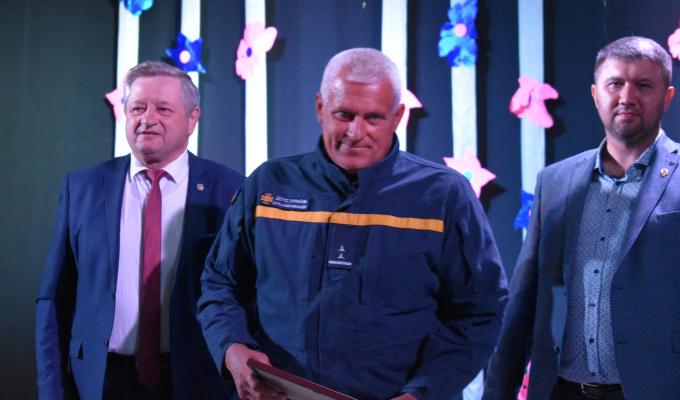 Представників відразу двох професій – рятувальників та працівників лісу сьогодні привітали у Кремінній Представників відразу двох професій – рятувальників та працівників лісу сьогодні привітали у Кремінній