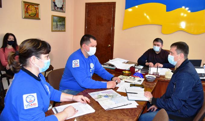 4 лютого під керівництвом голови райдержадміністрації Романа Власенка пройшло засідання районної комісії з питань евакуації населення Сєвєродонецького району 4 лютого під керівництвом голови райдержадміністрації Романа Власенка пройшло засідання районної комісії з питань евакуації населення Сєвєродонецького району