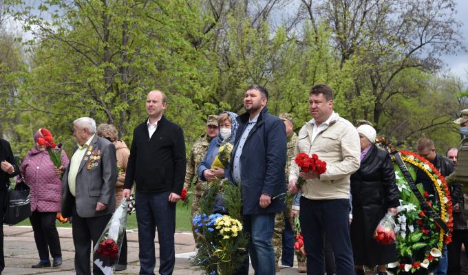 У прифронтовому Золотому - 4 вшанували пам'ять загиблих у Другій світовій війні У прифронтовому Золотому - 4 вшанували пам'ять загиблих у Другій світовій війні