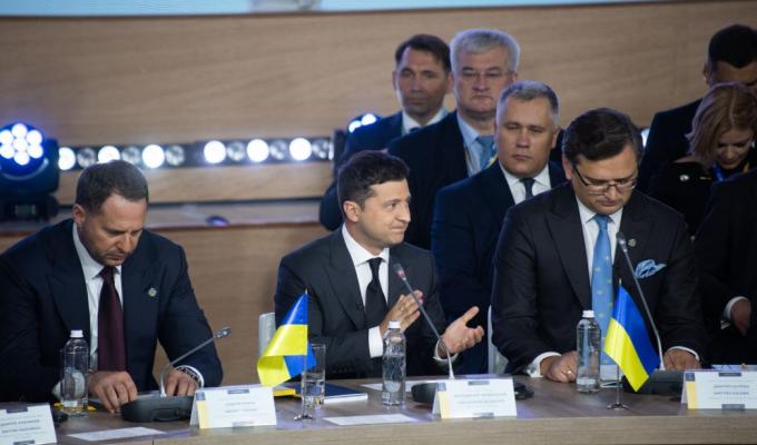 Окупація Криму починалася в Москві, деокупація почалась у Києві – Володимир Зеленський на саміті Кримської платформи