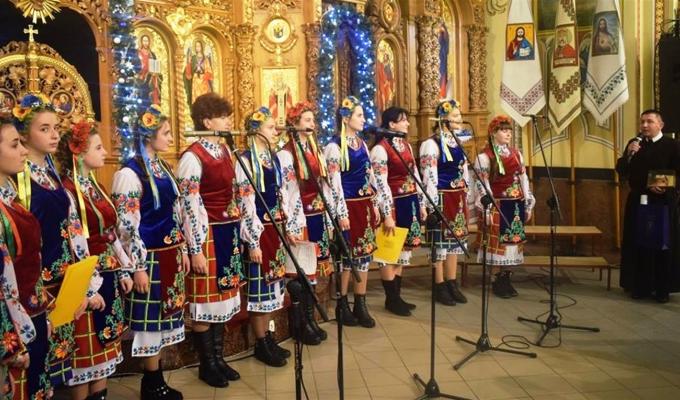 Попаснянський ансамбль «Мелодія» взяв участь у фестивалі «Коляда на Майзлях» Попаснянський ансамбль «Мелодія» взяв участь у фестивалі «Коляда на Майзлях»