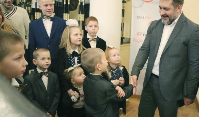 Привітання голови Луганської обласної державної адміністрації – керівника обласної військово-цивільної адміністрації Сергія ГАЙДАЯ з нагоди Дня захисту дітей Привітання голови Луганської обласної державної адміністрації – керівника обласної військово-цивільної адміністрації Сергія ГАЙДАЯ з нагоди Дня захисту дітей