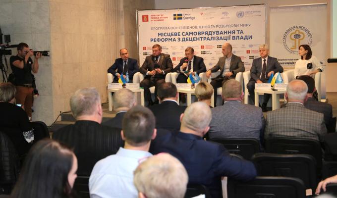 Уперше громади Луганщини представили свої здобутки на «Схід-Експо 2019» Уперше громади Луганщини представили свої здобутки на «Схід-Експо 2019»