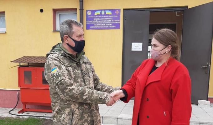 Катерина Колесникова відвідала військовий ліцей у м. Кремінна Катерина Колесникова відвідала військовий ліцей у м. Кремінна