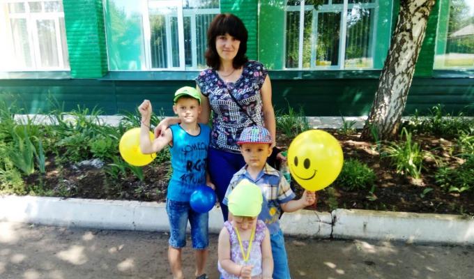 01 червня в Попасній пройшла вулична акція «Міняю кульку на віршик» 01 червня в Попасній пройшла вулична акція «Міняю кульку на віршик»