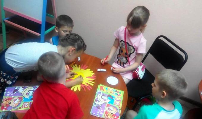 У дитячому клубі "Капітошка" дітлахи навчалися мистецтву аплікації У дитячому клубі "Капітошка" дітлахи навчалися мистецтву аплікації