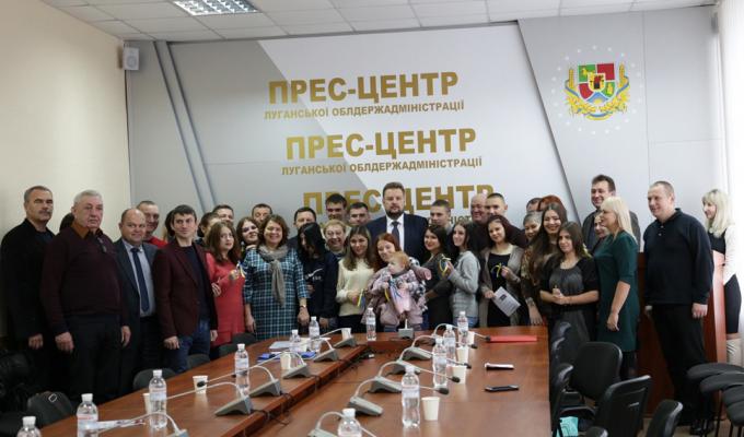 Сергій Філь вручив ключі від квартир дітям-сиротам Сергій Філь вручив ключі від квартир дітям-сиротам