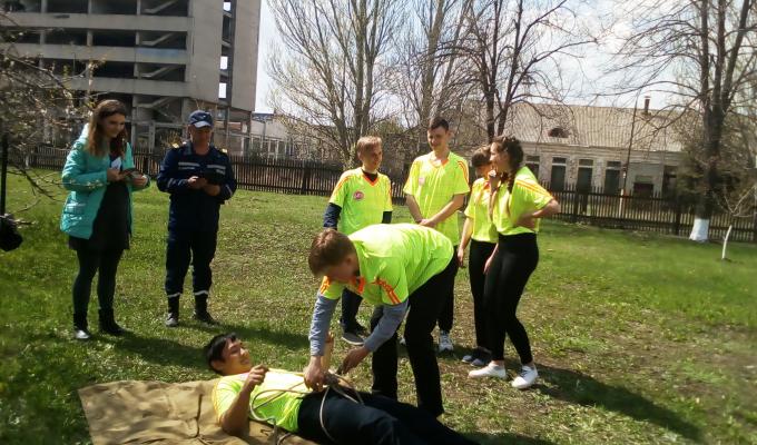 Учні старших класів взяли участь у районних змаганнях дружин юних пожежних Учні старших класів взяли участь у районних змаганнях дружин юних пожежних