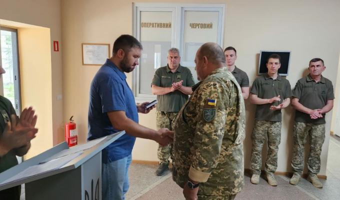 Роман Власенко вручив медалі "Незламним Героям російсько-української війни" військовослужбовцям Івано-Франківського відділу ВСП 