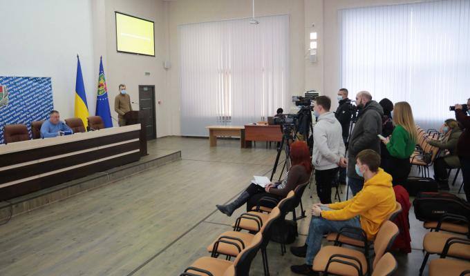 Цьогоріч на Луганщині частину доріг відновлюватимуть за кошти міжнародних донорів, – брифінг Цьогоріч на Луганщині частину доріг відновлюватимуть за кошти міжнародних донорів, – брифінг