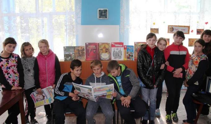 Крізь віки лине слава козацька! Крізь віки лине слава козацька!