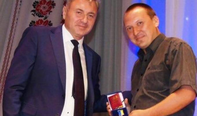 22 серпня із робочою поїздкою на Луганщину завітав Президент України Петро Порошенко 22 серпня із робочою поїздкою на Луганщину завітав Президент України Петро Порошенко