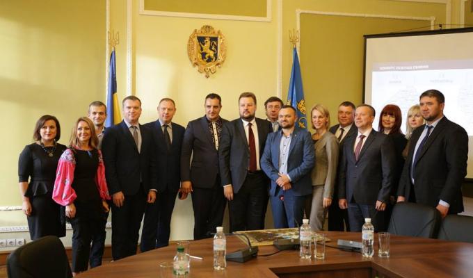 У День 100-річчя Західноукраїнської Народної Республіки Луганщина і Львівщина домовились продовжувати змінювати країну разом У День 100-річчя Західноукраїнської Народної Республіки Луганщина і Львівщина домовились продовжувати змінювати країну разом
