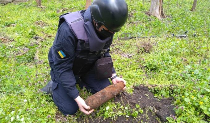 Піротехніками на Луганщині виявлено та знищено 20 вибухонебезпечних предмети Піротехніками на Луганщині виявлено та знищено 20 вибухонебезпечних предмети