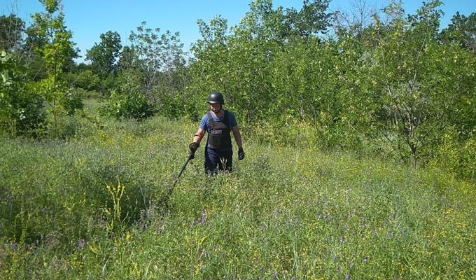 Піротехніками на Луганщині виявлено та знищено 62 вибухонебезпечних предмети Піротехніками на Луганщині виявлено та знищено 62 вибухонебезпечних предмети