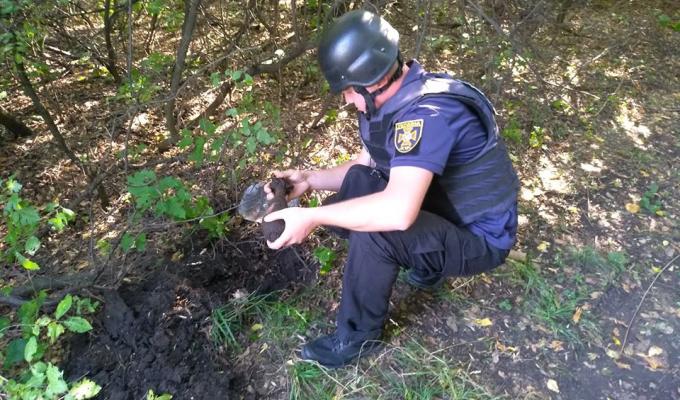 Піротехніками на Луганщині виявлено та знищено 12 вибухонебезпечних предметів Піротехніками на Луганщині виявлено та знищено 12 вибухонебезпечних предметів