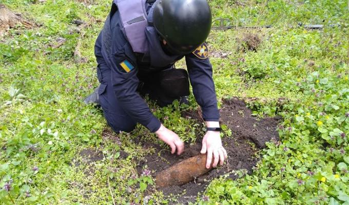 Піротехніками на Луганщині виявлено та знищено 33 вибухонебезпечних предмети Піротехніками на Луганщині виявлено та знищено 33 вибухонебезпечних предмети