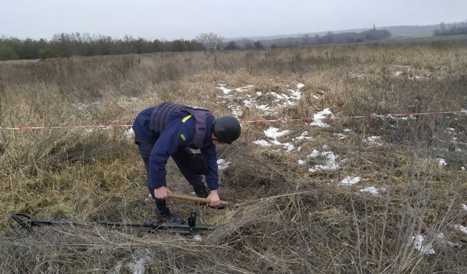 Піротехніками на Луганщині виявлено та вилучено чотири вибухонебезпечних предмета Піротехніками на Луганщині виявлено та вилучено чотири вибухонебезпечних предмета