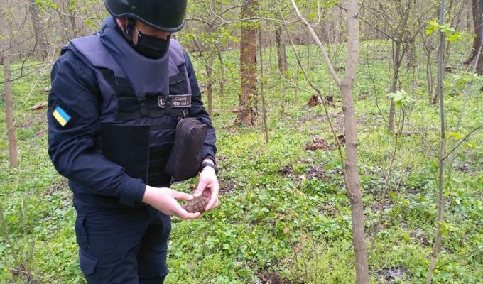 Піротехніками на Луганщині виявлено та знищено шість вибухонебезпечних предметів Піротехніками на Луганщині виявлено та знищено шість вибухонебезпечних предметів