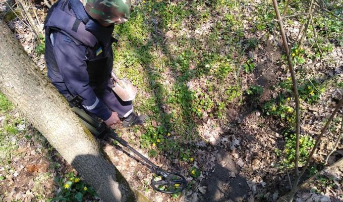 Піротехніками на Луганщині виявлено та знищено 64 вибухонебезпечних предмети Піротехніками на Луганщині виявлено та знищено 64 вибухонебезпечних предмети