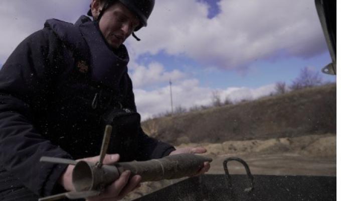 Піротехніками на Луганщині виявлено та знищено 33 вибухонебезпечних предмети Піротехніками на Луганщині виявлено та знищено 33 вибухонебезпечних предмети