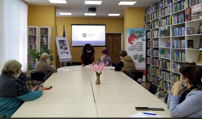В Попаснянській районній бібліотеці проводять заняття із цифрової та медійної грамотності В Попаснянській районній бібліотеці проводять заняття із цифрової та медійної грамотності