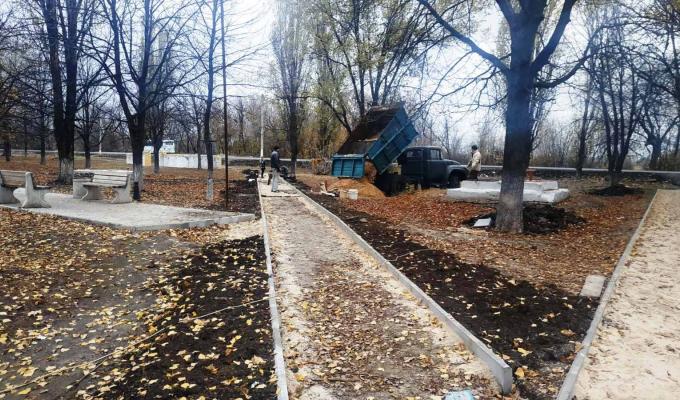 У Золотому проводять благоустрій скверу У Золотому проводять благоустрій скверу
