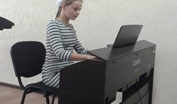 Вихованці районної школи мистецтв привітали підопічних соціального центру зі святом Вихованці районної школи мистецтв привітали підопічних соціального центру зі святом