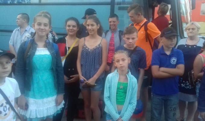 7 серпня 65 дітей Попаснянського району, які проживають на лінії зіткнення направились на відпочинок та оздоровлення до дитячого закладу «Мрія» м. Бердянськ Запорізької області 7 серпня 65 дітей Попаснянського району, які проживають на лінії зіткнення направились на відпочинок та оздоровлення до дитячого закладу «Мрія» м. Бердянськ Запорізької області