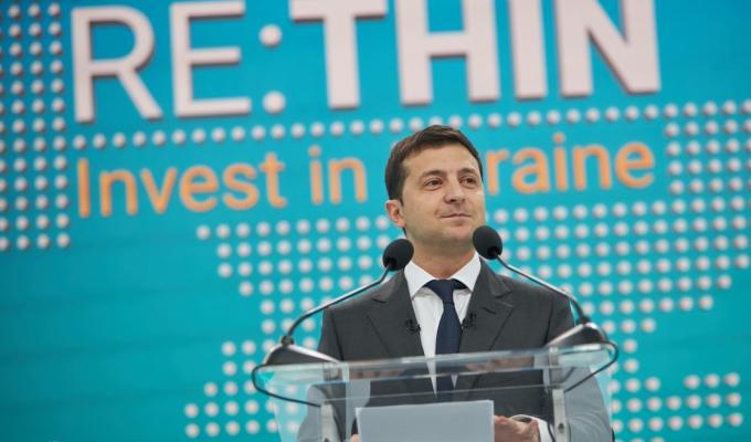 Володимир Зеленський закликав інвесторів «не проспати» Україну Володимир Зеленський закликав інвесторів «не проспати» Україну