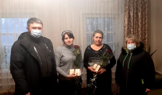 Двом попаснянкам присвоїли почесне звання «Мати-героїня» Двом попаснянкам присвоїли почесне звання «Мати-героїня»