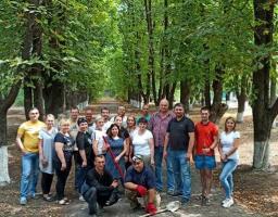 Команди Попаснянської райдержадміністрації та Попаснянського департаменту районного водоканалу прийняли участь у акції-естафеті «Активні громадяни-успішна Попасна»