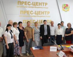 Між Луганською обласною державною адміністрацією і головами райдержадміністрацій та міських рад області Підписано Меморандум про співпрацю з формування мережі інклюзивно-ресурсних центрів 