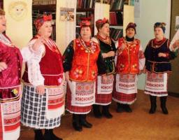 Коляда дзвенить в піснях