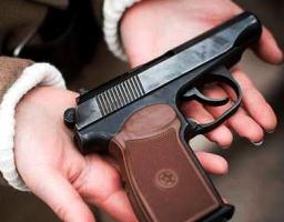 Добровільна здача зброї органам влади – підстава для звільнення від кримінальної відповідальності 