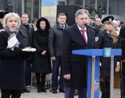 Юрій Гарбуз передав шкільні автобуси на потреби районів Луганщини