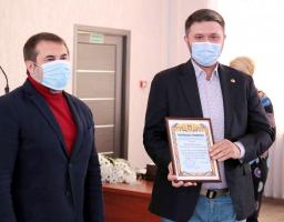 Голова Луганської ОДА нагородив Романа Власенка Почесною грамотою з нагоди Дня працівника соціальної сфери