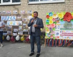31 травня Роман Власенко привітав зі Святом «Останнього дзвоника» учнів Комишуваського навчально-виховного комплексу