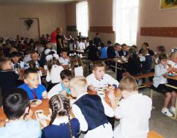 Тепер учні Попаснянської багатопрофільної гімназії №25 мають змогу своєчасно отримувати гаряче харчування в комфортних умовах