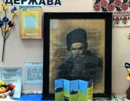 В Попаснянському музеї створено святкову експозицію до Дня незалежності України