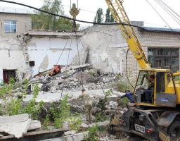 Розпочався демонтаж зруйнованої шкільної їдальні у Тошківці