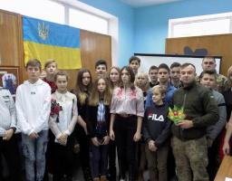 Учні відвідали святкову музейну експозицію до Дня Збройних Сил України