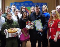Друзі з Печерського району міста Києва привезли для дітей Попаснянщини подарунки