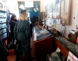 В Попаснянському районному краєзнавчому музеї створили тематичну виставку «Вони для нас виборюють життя»