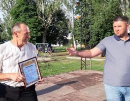 Роман Власенко привітав жителів Попаснянської громади з Днем Конституції України