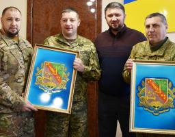 Роман Власенко вручив сувеніри побратимам з Тернопільщини